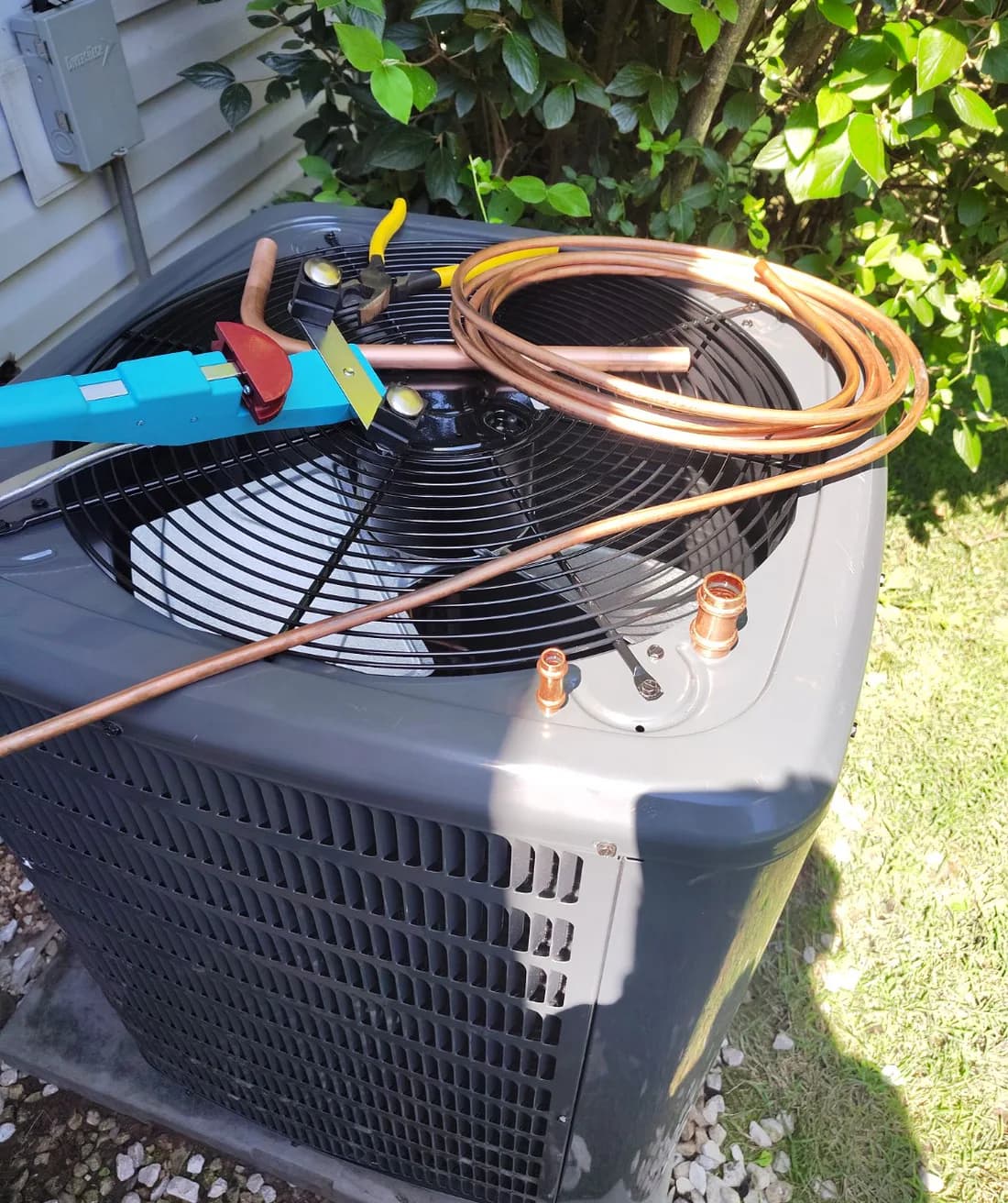 Copper tubing and preparation tools arranged on an outdoor air conditioner